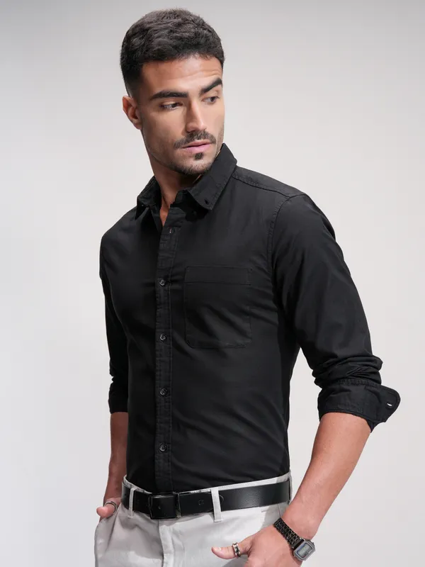 Highlander Men Black Solid Slim Fit Casual Shirt