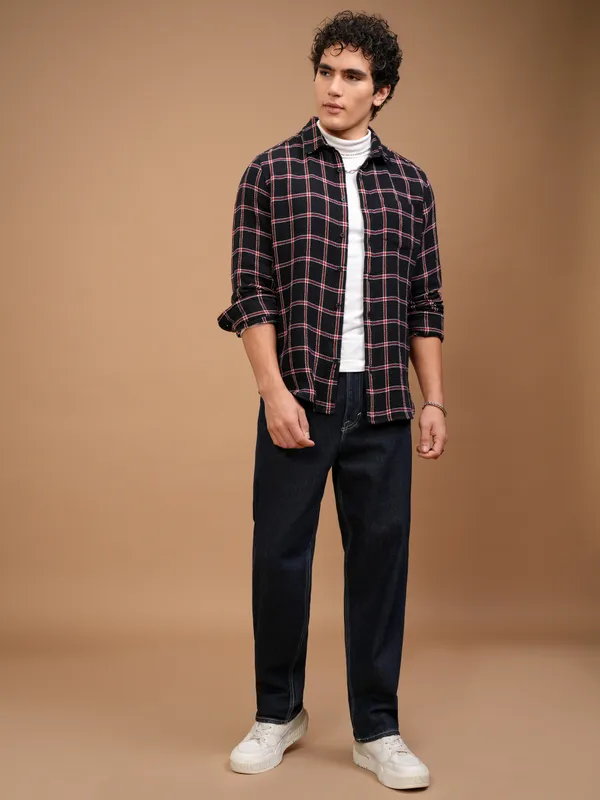 Highlander Men Navy Blue Checked Slim Fit Casual Shirt