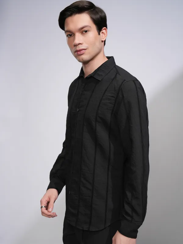 Highlander Men Black Striped Slim Fit Casual Shirt