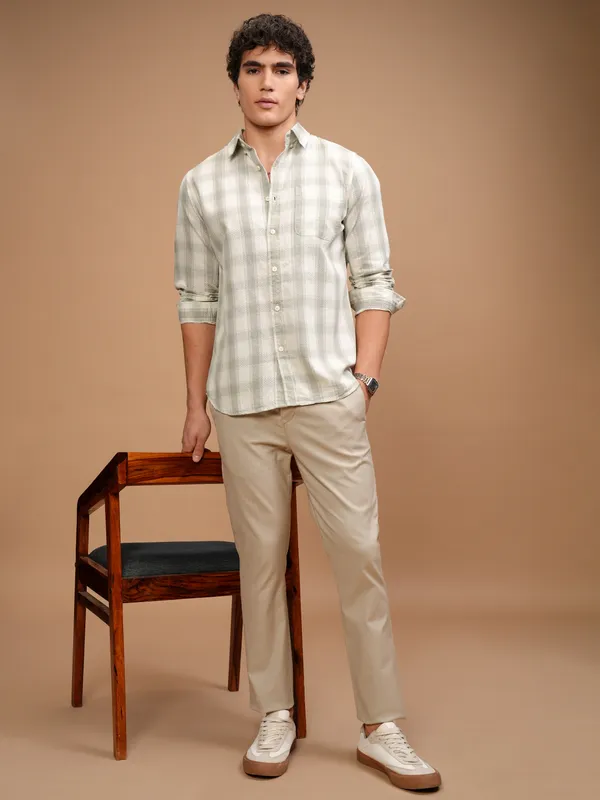 Highlander Men Grey Checked Slim Fit Casual Shirt