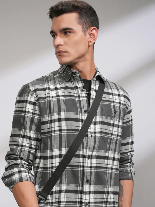 Highlander Men Charcoal Checked Relaxed Fit Casual Shirt