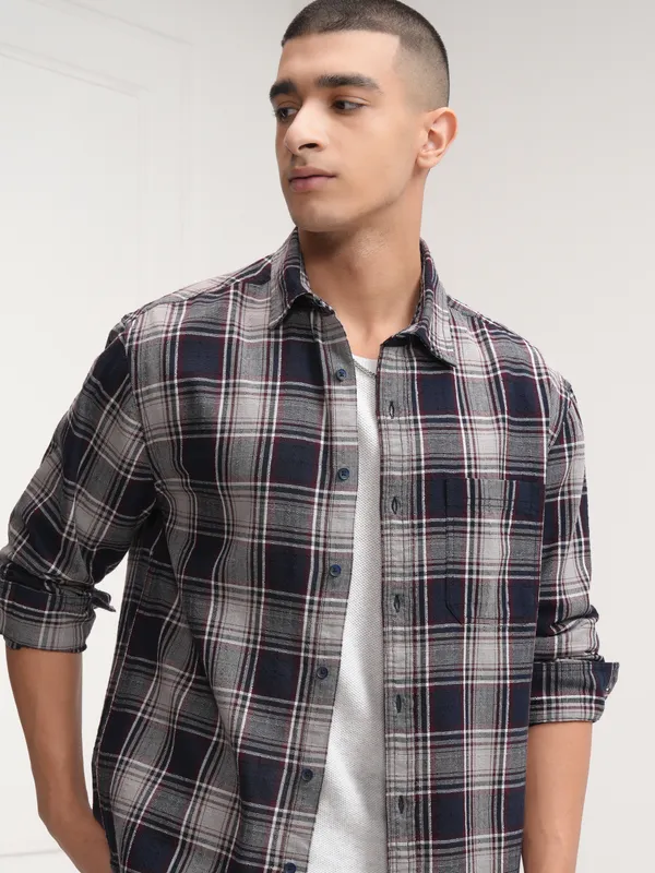 Highlander Men Navy Blue Checked Relaxed Fit Casual Shirt