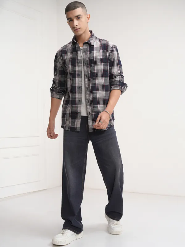 Highlander Men Navy Blue Checked Relaxed Fit Casual Shirt