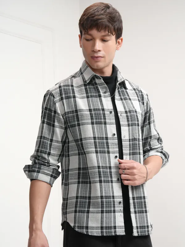 Highlander Men Grey Checked Relaxed Fit Casual Shirt