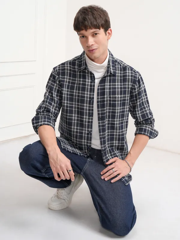Highlander Men Navy Blue Checked Relaxed Fit Casual Shirt