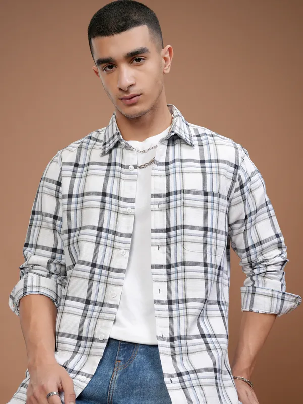 Highlander Men White Checked Slim Fit Casual Shirt