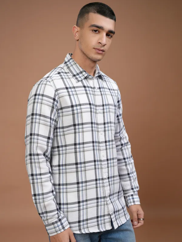 Highlander Men White Checked Slim Fit Casual Shirt