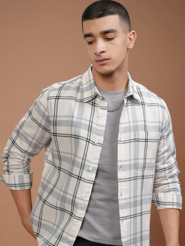 Highlander Men Off White Checked Slim Fit Casual Shirt