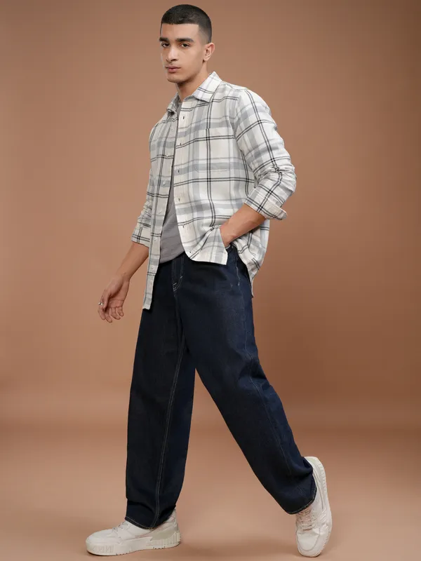 Highlander Men Off White Checked Slim Fit Casual Shirt