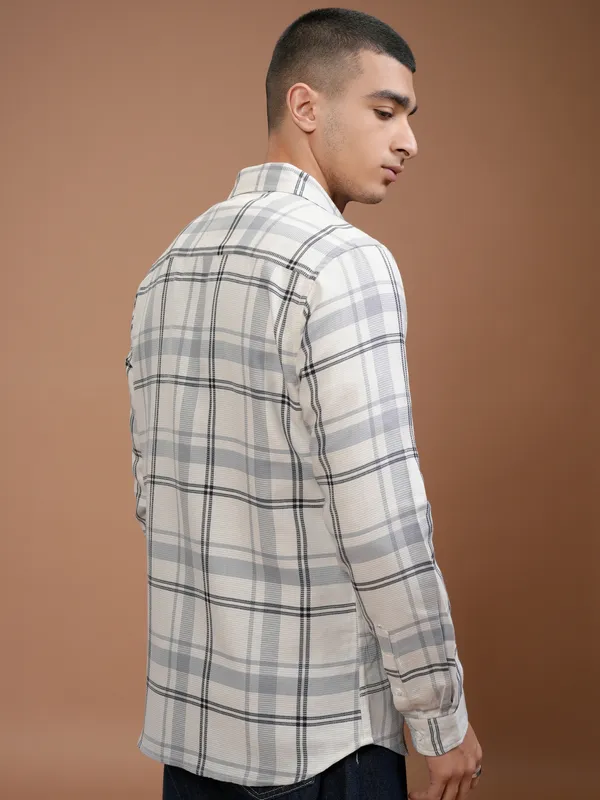 Highlander Men Off White Checked Slim Fit Casual Shirt