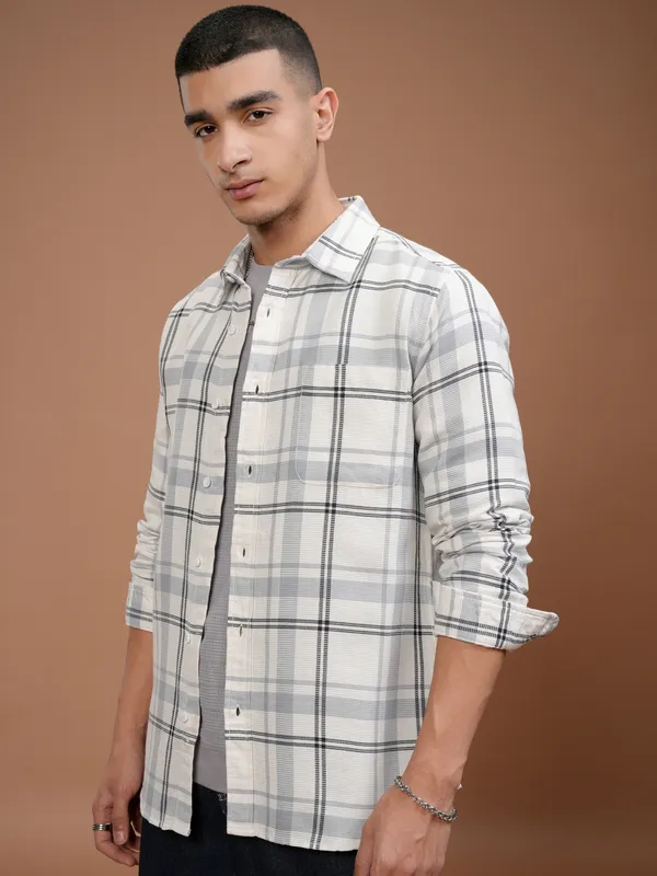 Highlander Men Off White Checked Slim Fit Casual Shirt