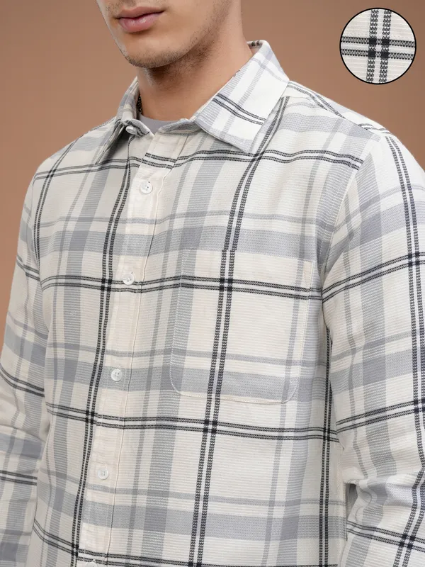 Highlander Men Off White Checked Slim Fit Casual Shirt