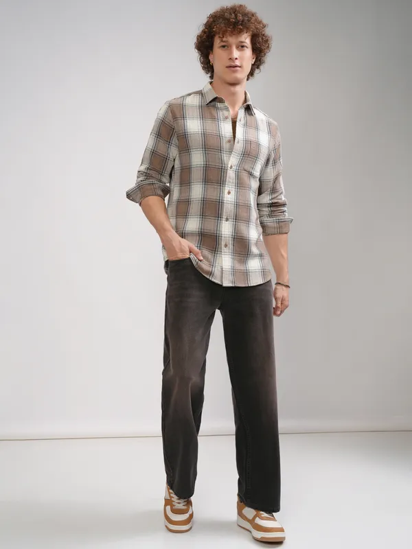 Highlander Men Cream Checked Slim Fit Casual Shirt