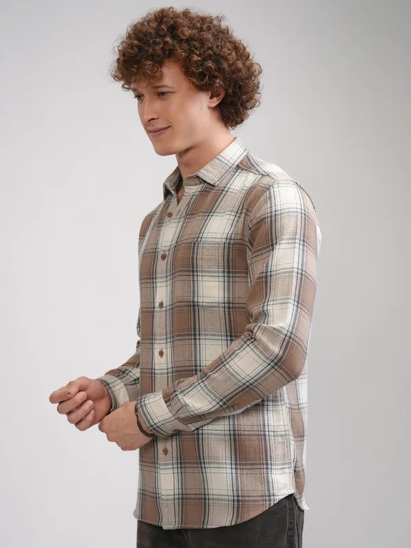 Highlander Men Cream Checked Slim Fit Casual Shirt