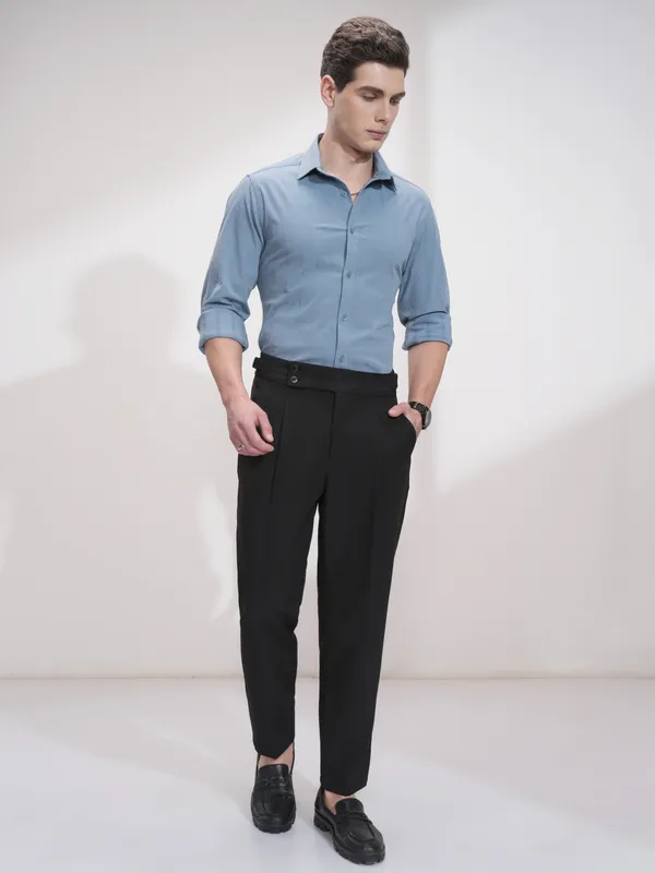 Highlander Men Blue Solid Slim Fit Casual Shirt
