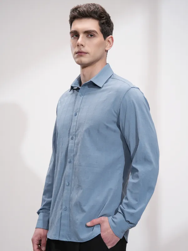 Highlander Men Blue Solid Slim Fit Casual Shirt