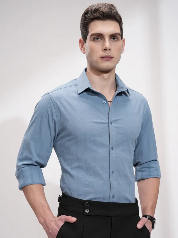 Highlander Men Blue Solid Slim Fit Casual Shirt