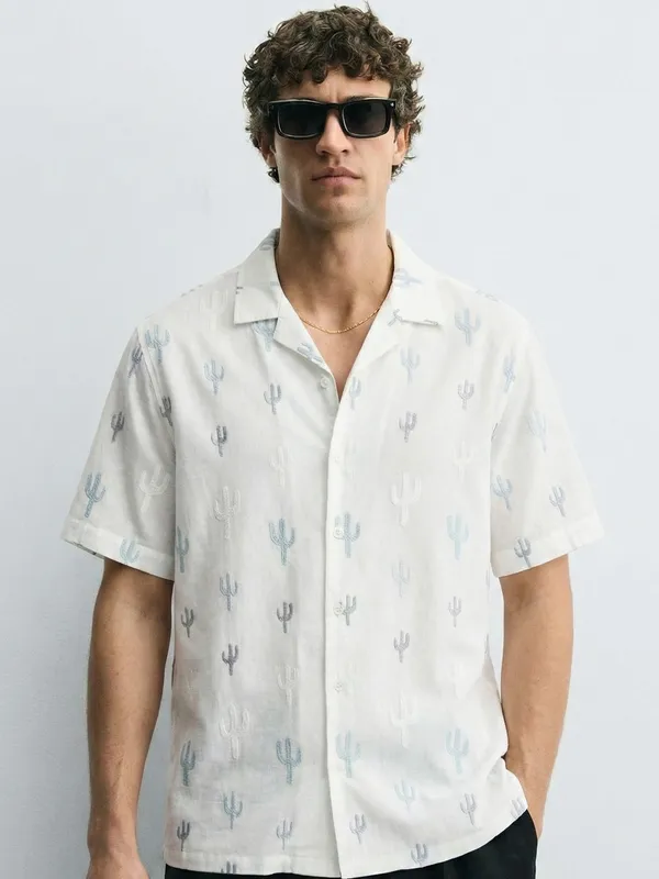 Highlander Men White Printed Relaxed Fit Casual Shirt