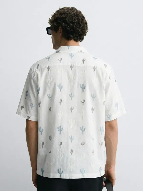 Highlander Men White Printed Relaxed Fit Casual Shirt