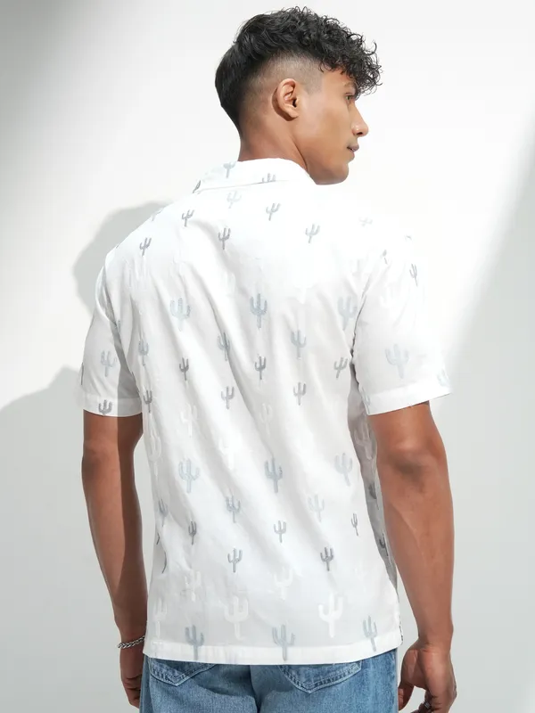 Highlander Men White Printed Relaxed Fit Casual Shirt