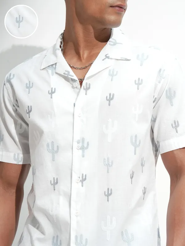 Highlander Men White Printed Relaxed Fit Casual Shirt