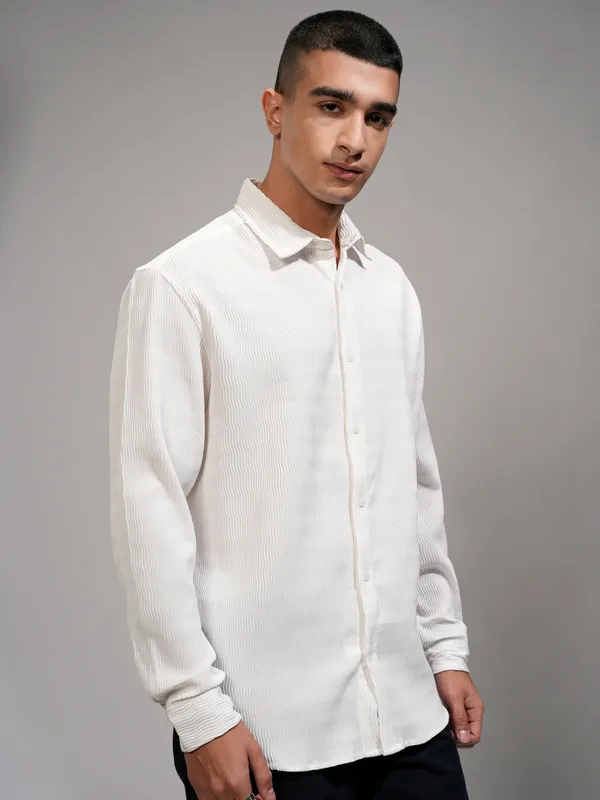 Highlander Men White Self Design Relaxed Fit Casual Shirt