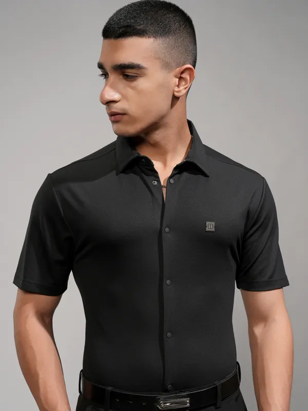Highlander Men Black Solid Slim Fit Casual Shirt