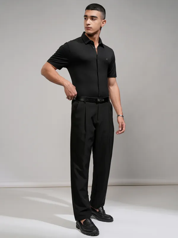 Highlander Men Black Solid Slim Fit Casual Shirt