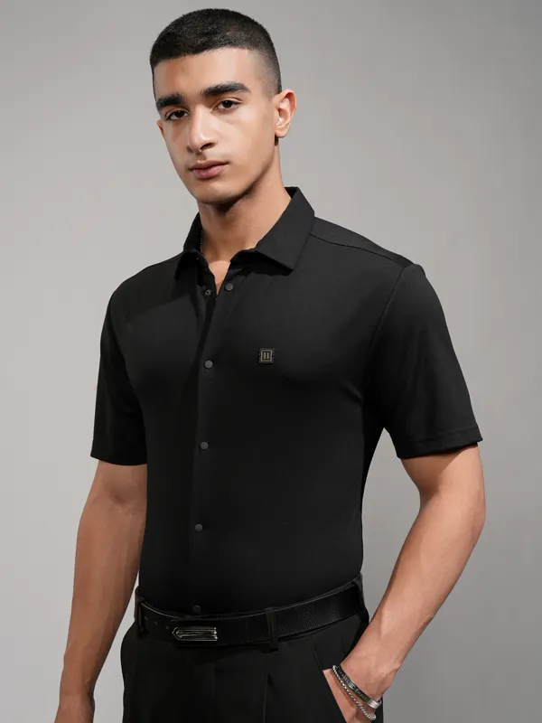 Highlander Men Black Solid Slim Fit Casual Shirt