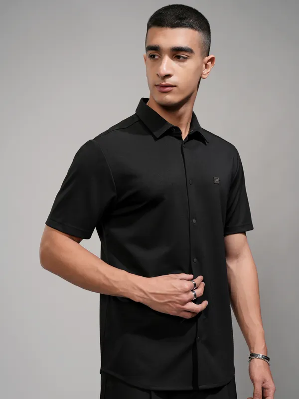 Highlander Men Black Solid Slim Fit Casual Shirt