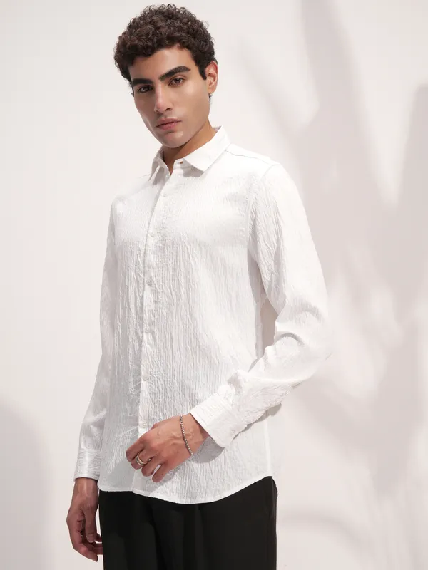 Highlander Men White Self Design Slim Fit Casual Shirt