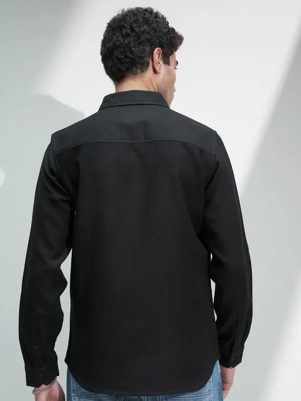 Highlander Men Black Solid Slim Fit Casual Shirt
