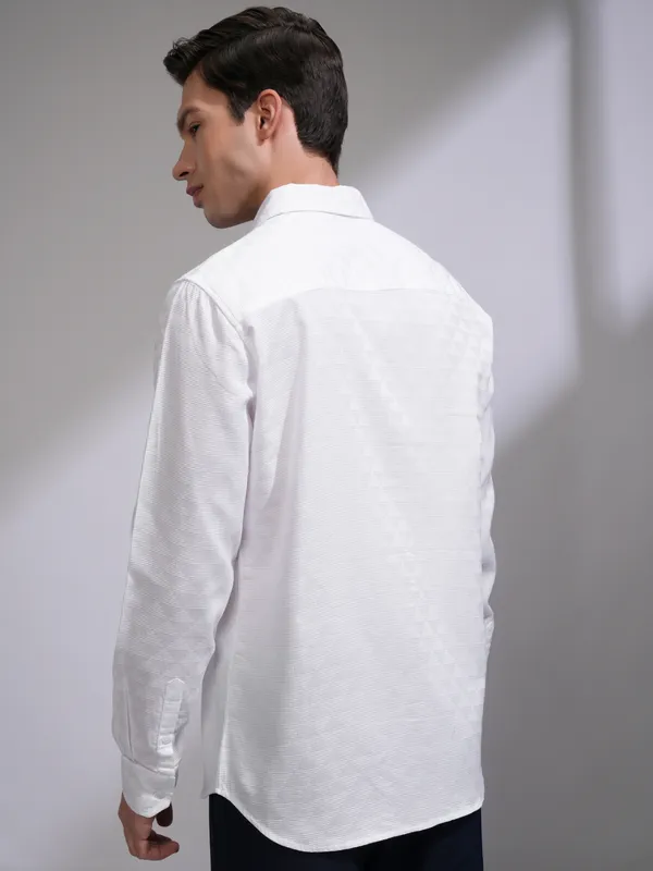 Highlander Men White Self Design Slim Fit Casual Shirt