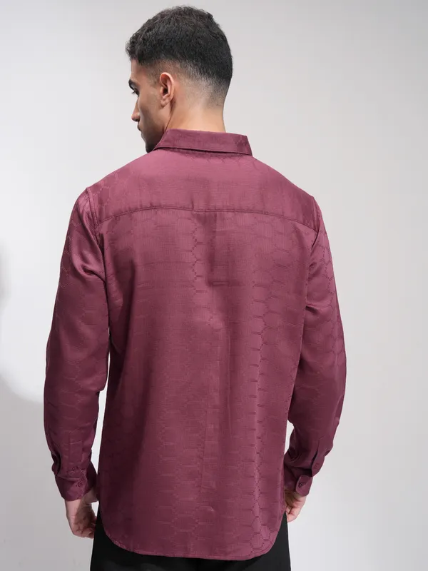 Highlander Men Burgundy Textured Slim Fit Casual Shirt