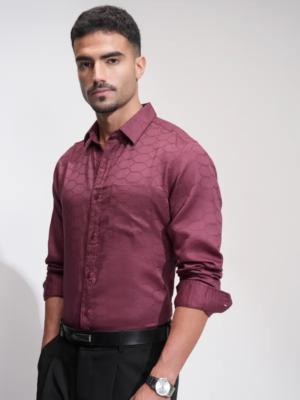 Highlander Men Burgundy Textured Slim Fit Casual Shirt