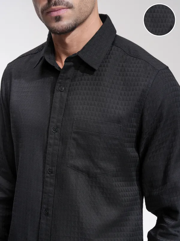 Highlander Men Black Textured Slim Fit Casual Shirt