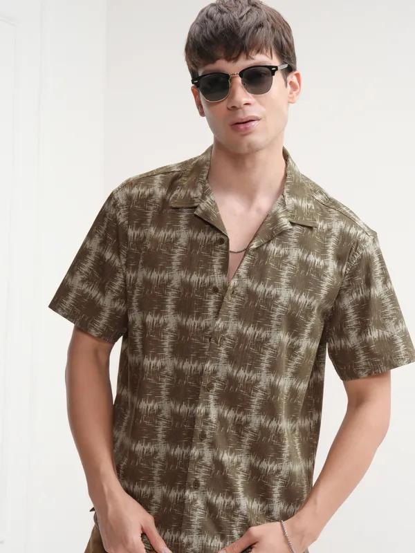 Highlander Men Olive Printed Relaxed Fit Casual Shirt