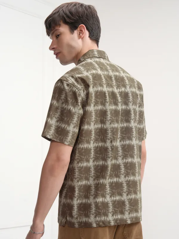 Highlander Men Olive Printed Relaxed Fit Casual Shirt