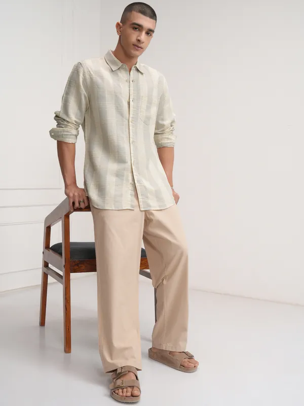 Highlander Men Beige Checked Slim Fit Casual Shirt