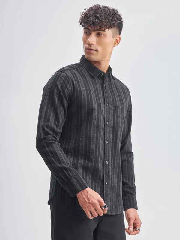 Highlander Men Black Striped Slim Fit Casual Shirt