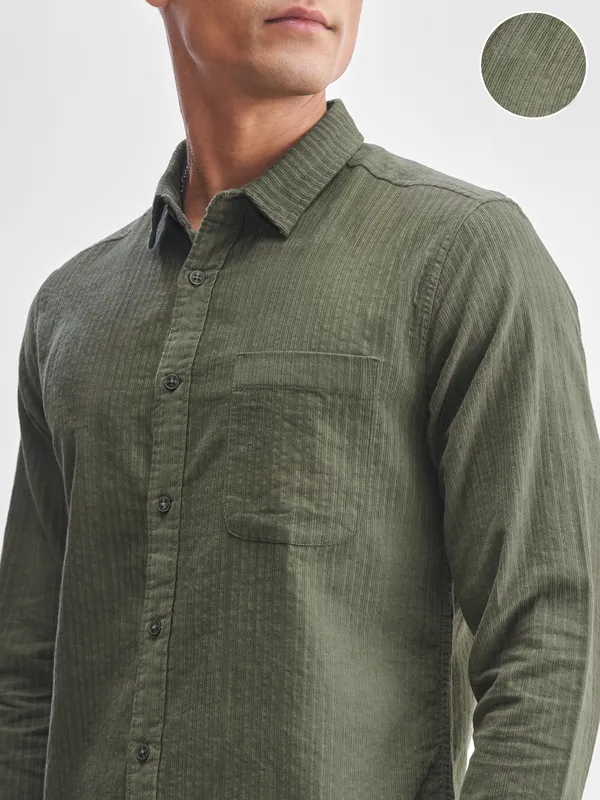 Highlander Men Olive Self Design Slim Fit Casual Shirt
