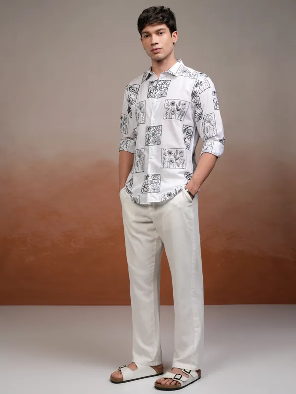 Highlander Men White Embroidered Slim Fit Casual Shirt