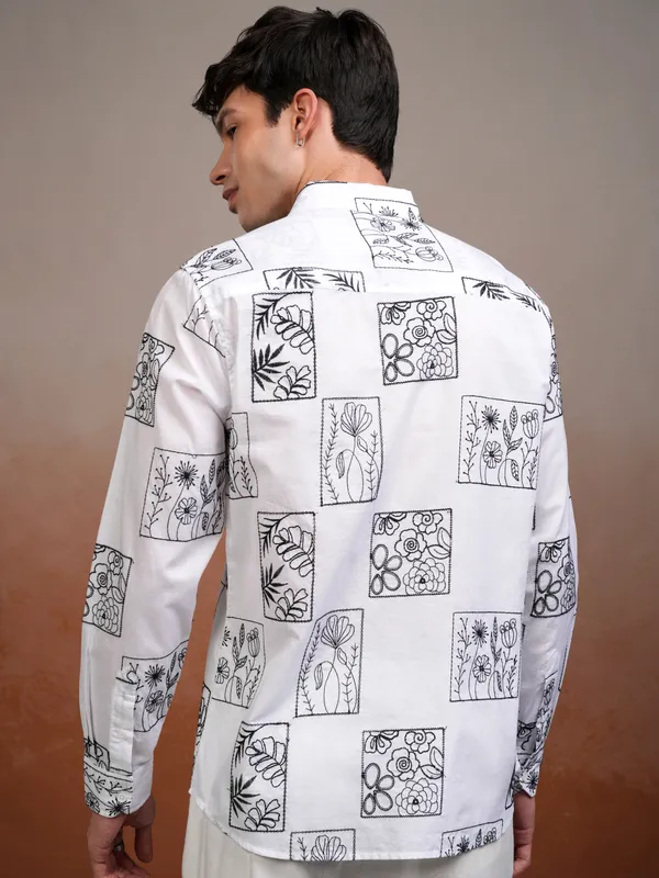 Highlander Men White Embroidered Slim Fit Casual Shirt