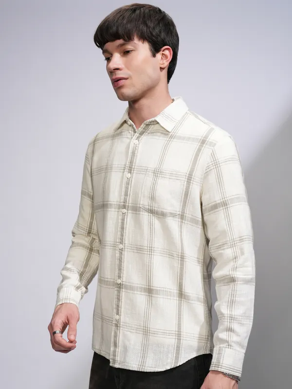 Highlander Men Cream Checked Slim Fit Casual Shirt
