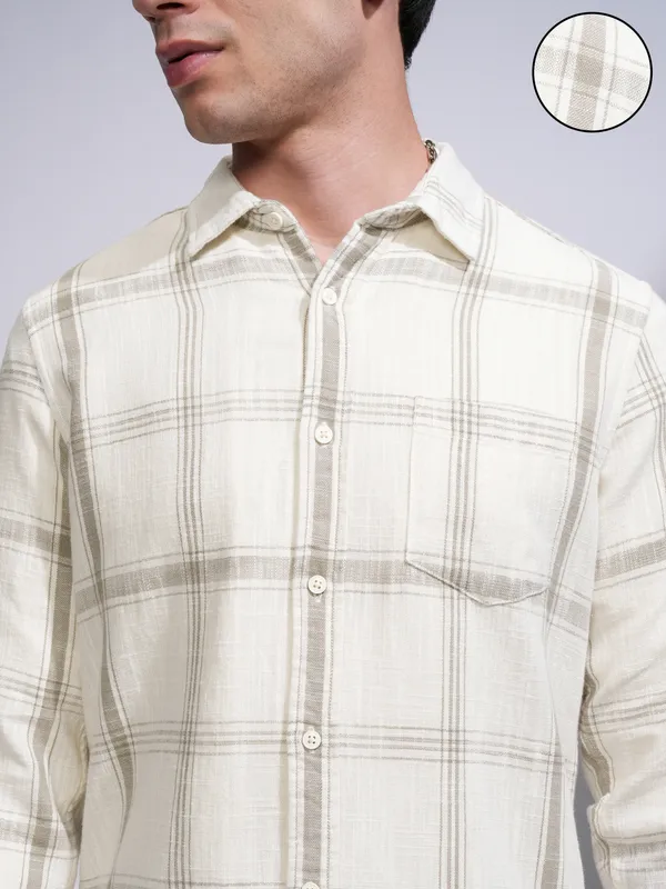 Highlander Men Cream Checked Slim Fit Casual Shirt