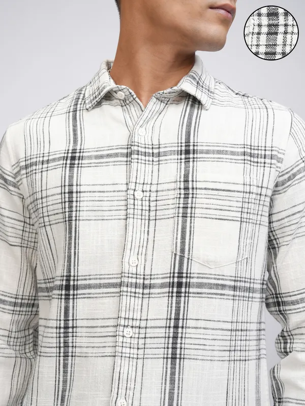 Highlander Men Off White Checked Slim Fit Casual Shirt