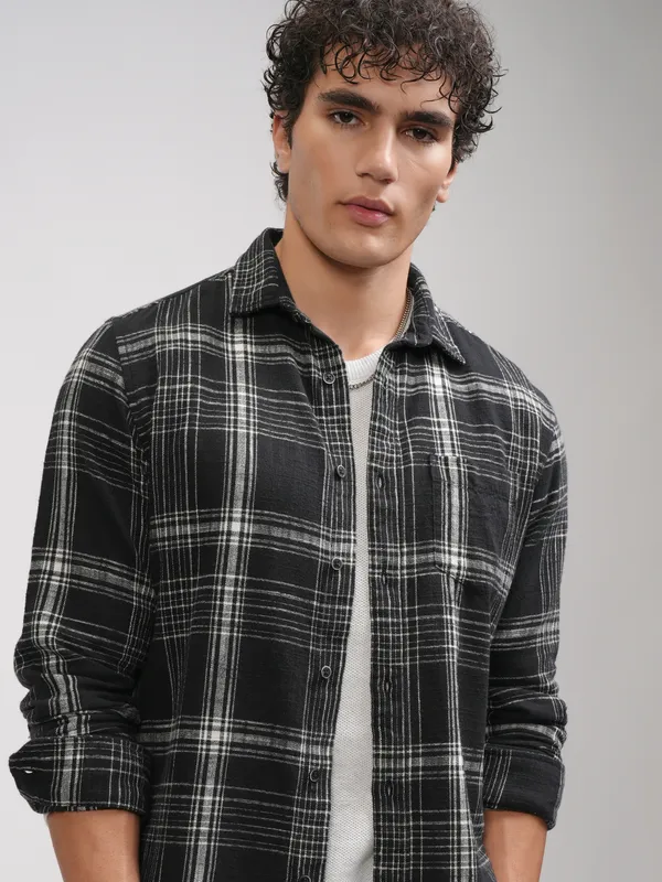 Highlander Men Black Checked Slim Fit Casual Shirt