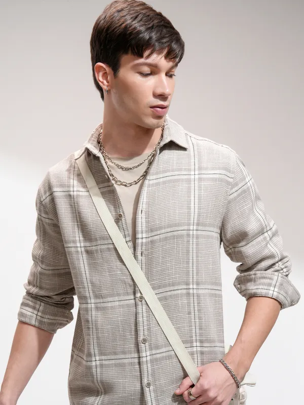 Highlander Men Beige Checked Relaxed Fit Casual Shirt