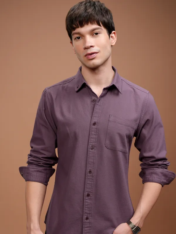 Highlander Men Mauve Solid Slim Fit Casual Shirt