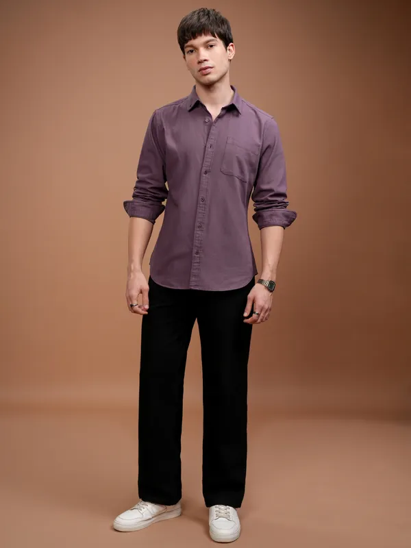 Highlander Men Mauve Solid Slim Fit Casual Shirt